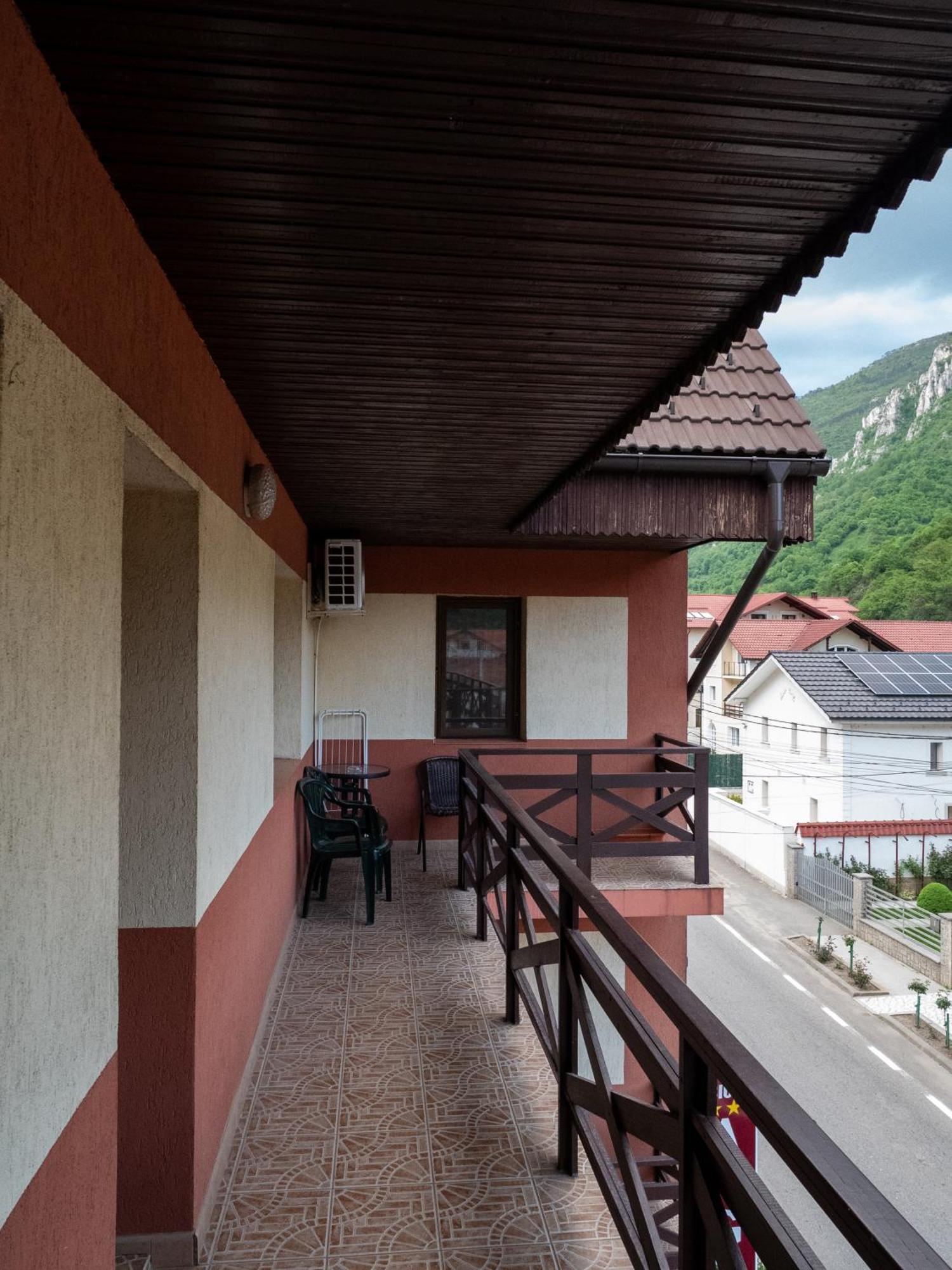 Guesthouse Magic Băile Herculane Exterior foto